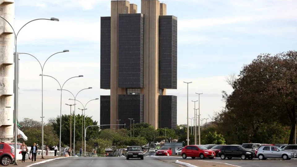 Dívida bruta do governo sobe para 82,9% do PIB e chega a R$ 11,1 trilhões