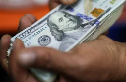 Dólar cai a R$ 5,11 e Ibovespa sobe com petróleo em queda nesta segunda-feira