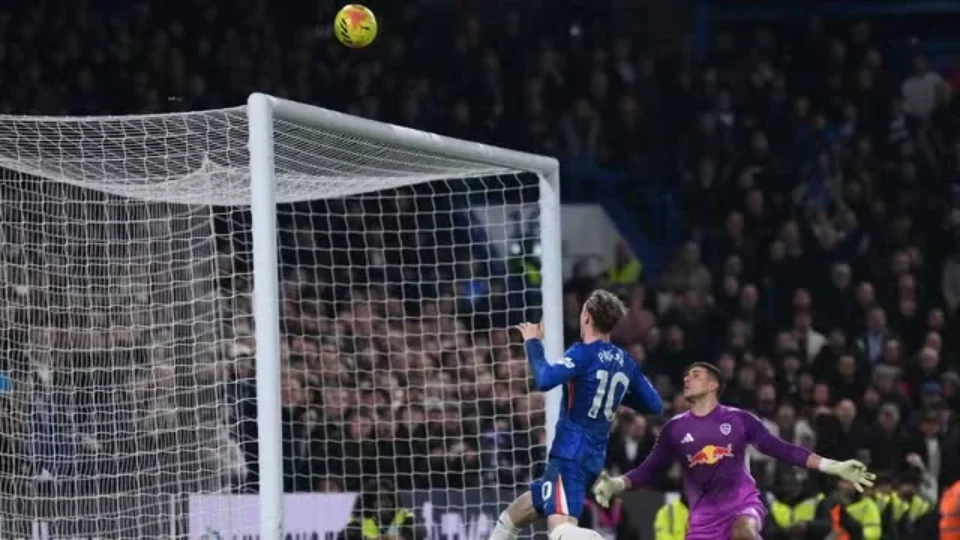 Chelsea abre 2 a 0, mas Leeds reage e arranca empate em Londres
