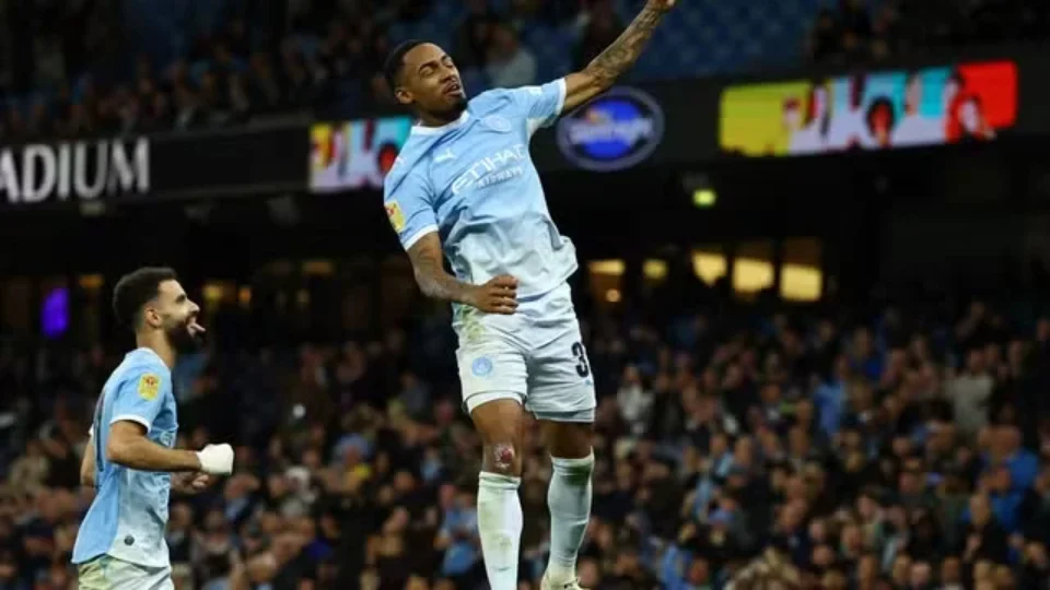 Allan estreia com gol e assistência, e Manchester City goleia Norwich