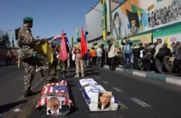 Irã exibe “caixões” com imagens de Trump e Netanyahu em desfile em Teerã