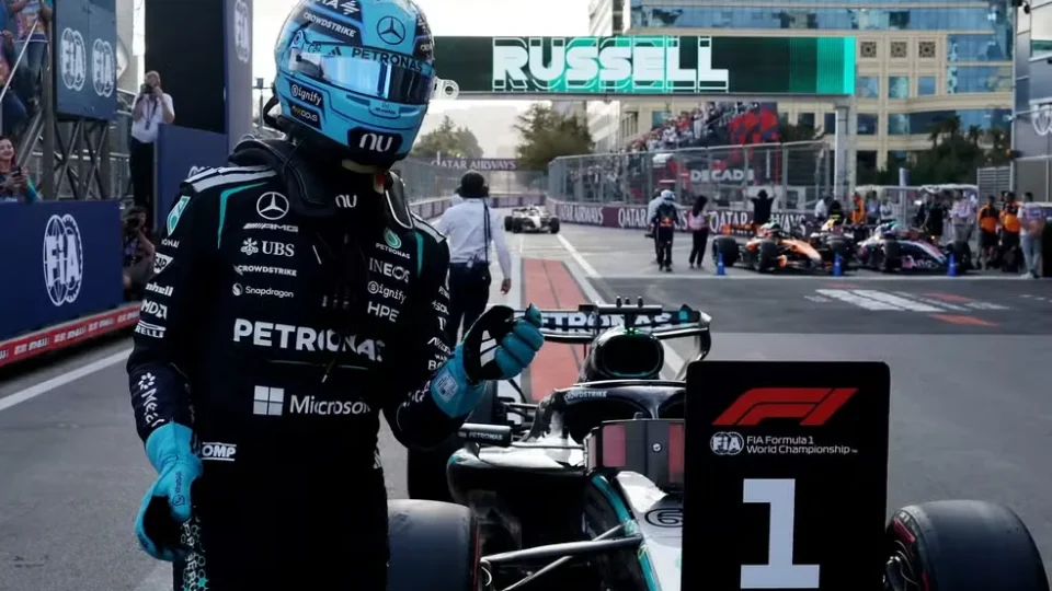 George Russell vence GP do Azerbaijão e reduz vantagem de Kimi Antonelli na Fórmula 1