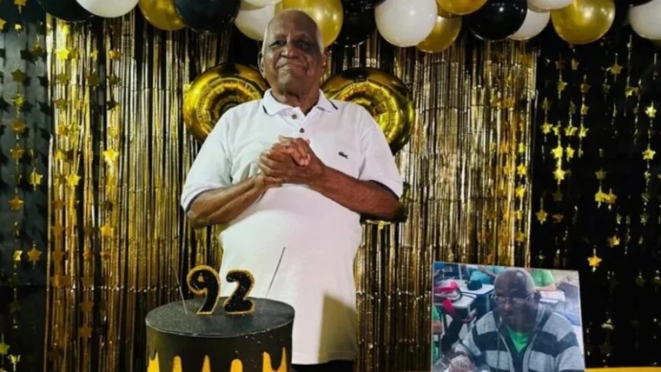 Aos 92 anos, Seu Zé volta à sala de aula para realizar sonho de concluir os estudos
