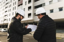 Laudo aponta sinkhole sob condomínio de Orlando que obrigou 358 moradores a deixar prédio