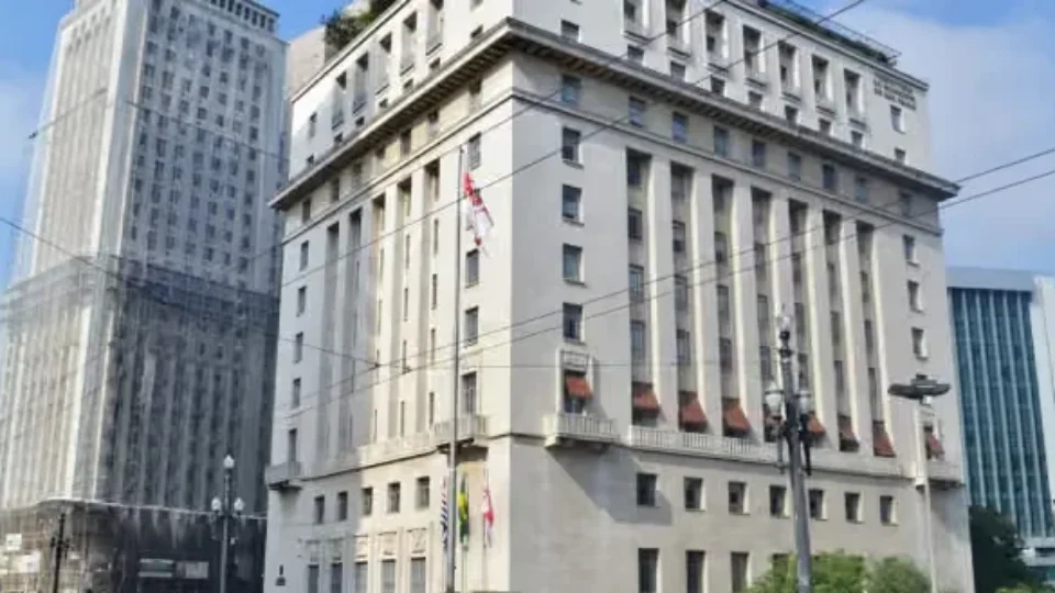 Prefeitura de SP autoriza concurso com 40 vagas para analista e salário de R$ 9,6 mil