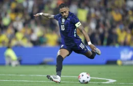 Raphinha sente coxa e vira preocupação para a Seleção após vitória sobre a Austrália