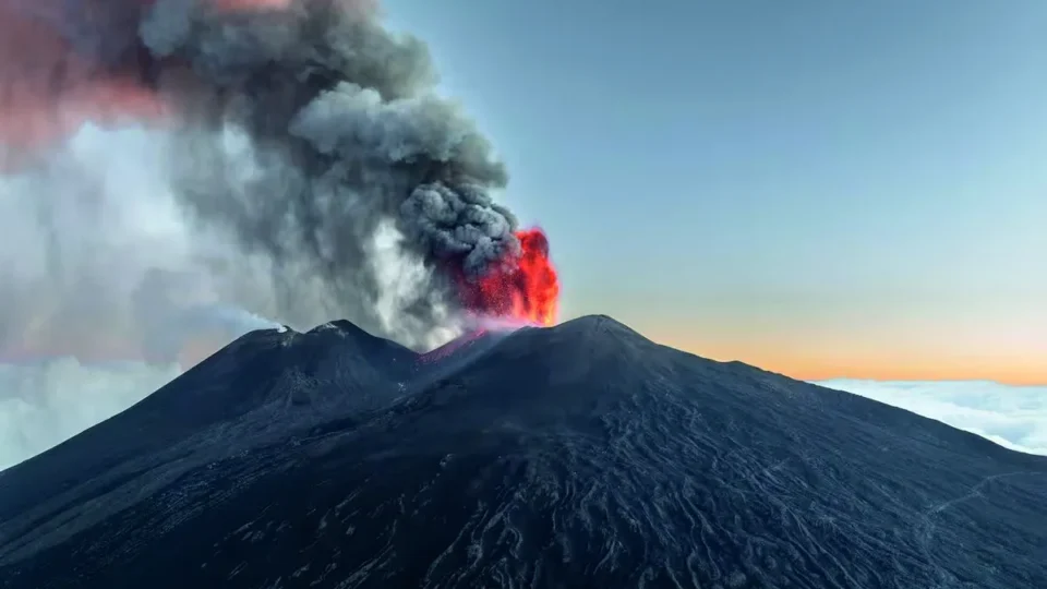 Erupção do Etna reforça alerta para risco de cinzas vulcânicas em voos