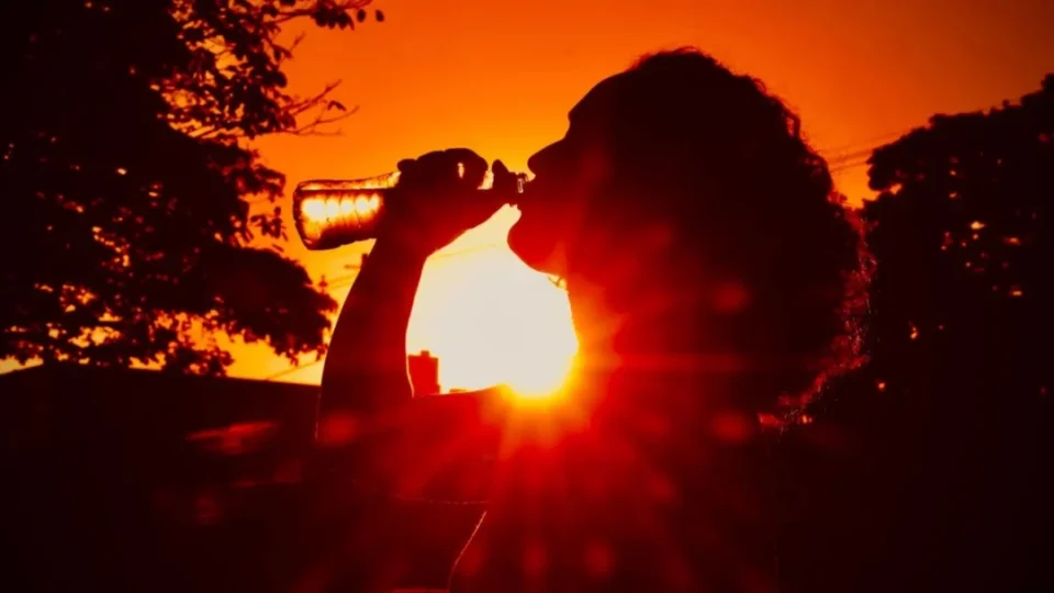 Calor volta com força e primeira onda de calor da primavera começa neste sábado