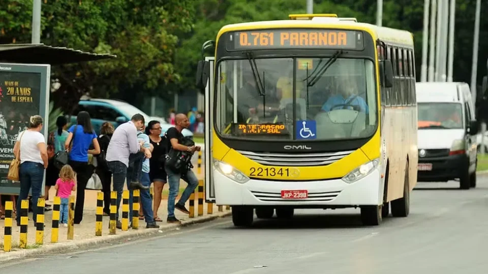 Justiça mantém greve dos rodoviários no DF, mas determina 80% da frota nos horários de pico