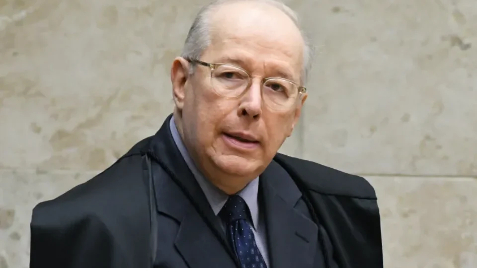 Celso de Mello diz que STF não pode ser escudo para desvios individuais
