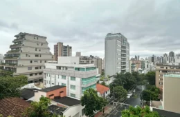 Belo Horizonte amanhece sob alerta de temporais após chuva com granizo causar estragos