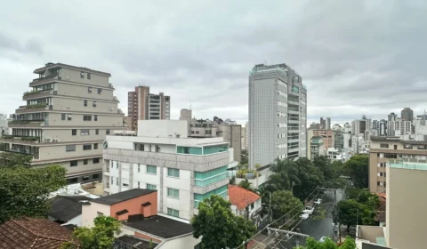 Belo Horizonte amanhece sob alerta de temporais após chuva com granizo causar estragos