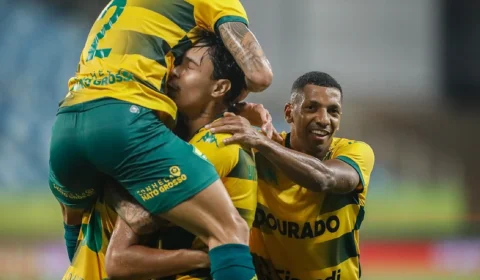 Cuiabá atropela Náutico por 3 a 0, e Kauan Cristtyan brilha com dois gols na Arena Pantanal
