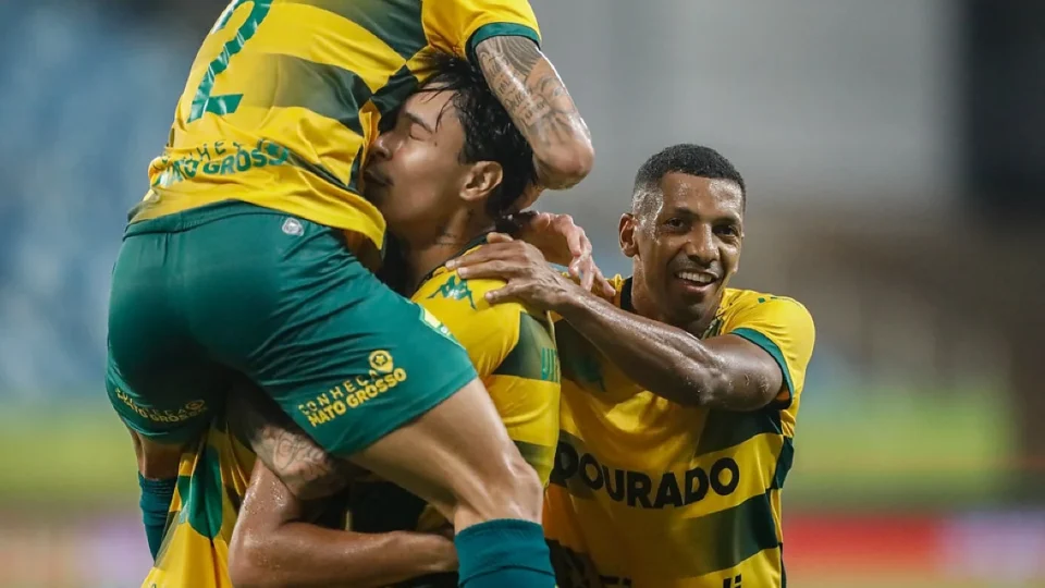 Cuiabá atropela Náutico por 3 a 0, e Kauan Cristtyan brilha com dois gols na Arena Pantanal