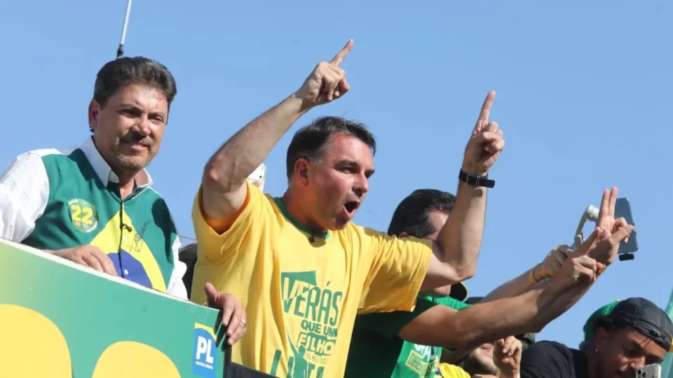 Flávio confirma debate presidencial 2026 na Globo e desafia Lula
