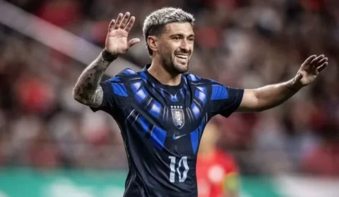 Arrascaeta faz golaço, dá assistência e brilha em goleada do Uruguai sobre a Coreia do Sul