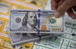 Ibovespa dispara e dólar recua com eleições e petróleo no radar