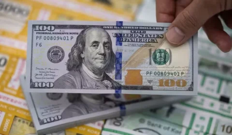 Ibovespa dispara e dólar recua com eleições e petróleo no radar