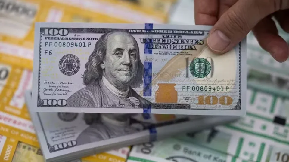 Ibovespa dispara e dólar recua com eleições e petróleo no radar
