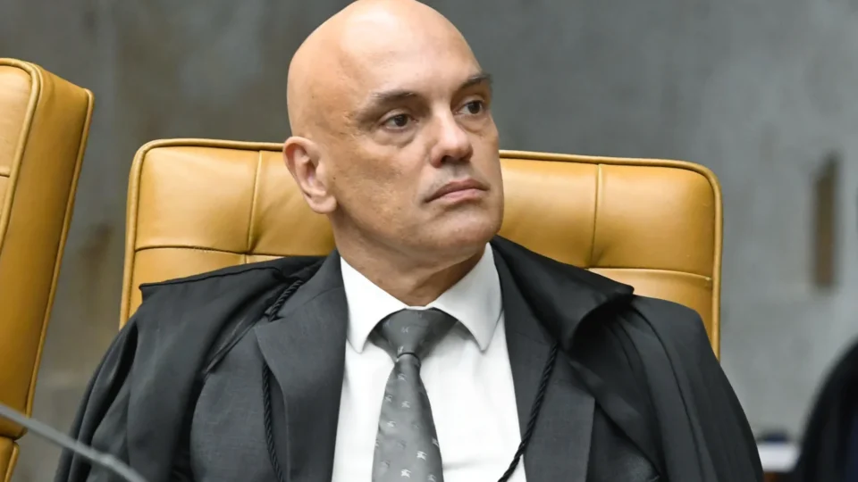 Eurodeputados pedem que União Europeia avalie possíveis sanções contra Alexandre de Moraes