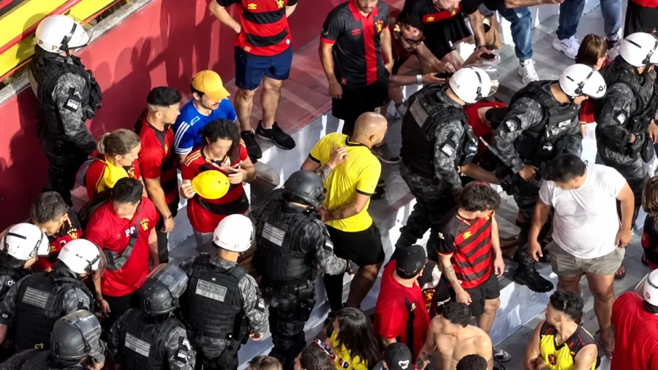 Integrantes de torcida organizada que estavam foragidos são presos durante Náutico x Sport
