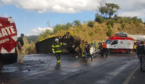 Acidente entre carro e caminhão deixa uma pessoa morta na BR-381, em MG