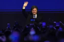 Crise argentina coloca “milagre econômico” de Milei sob pressão; inflação cai, mas emprego e renda preocupam