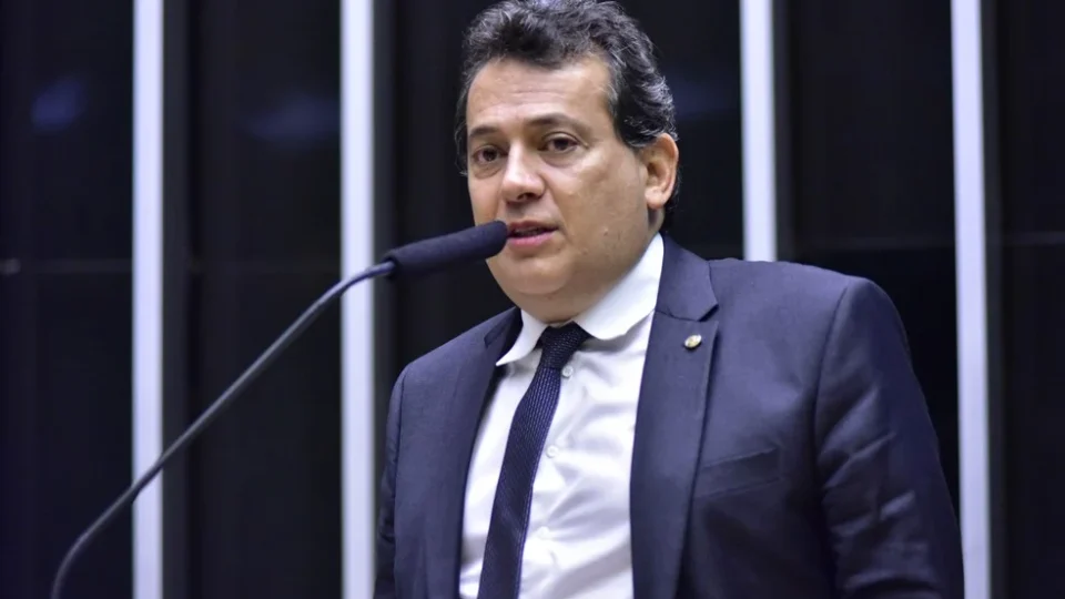 Deputado Ricardo Abrão é alvo de operação da PF que apura compra de votos em Nilópolis