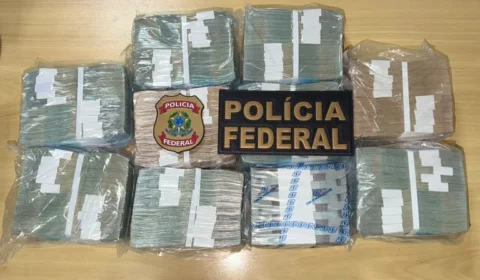 Mala com cerca de R$ 1 milhão e arma é apreendida pela PF durante investigação eleitoral em Manaus
