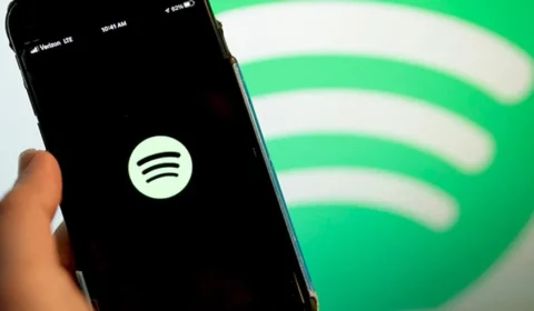 Spotify testa atraso de até 3 dias para usuários gratuitos ouvirem novos lançamentos
