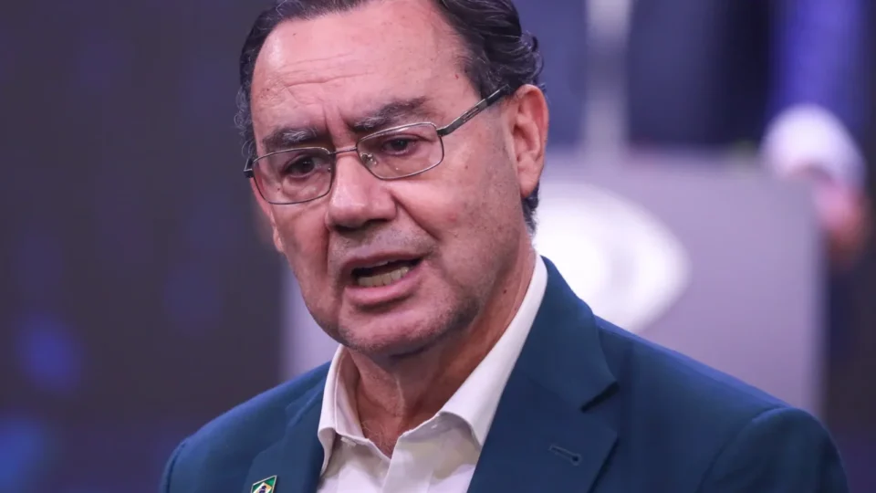 “Lula ama o cargo, não os pobres”, diz Cury ao criticar reajuste do Bolsa Família
