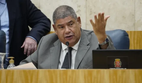 Milton Leite se entrega à polícia após ser alvo de mandado de prisão