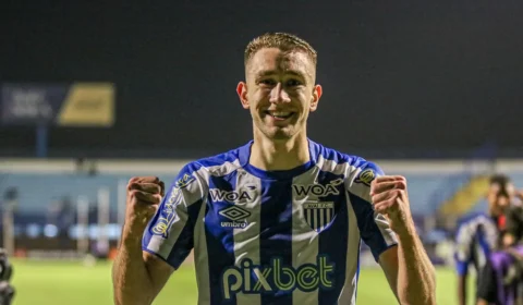 Botafogo acerta contratação do zagueiro Arthur Chaves