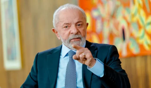 Lula informa à campanha que não irá ao debate da Globo