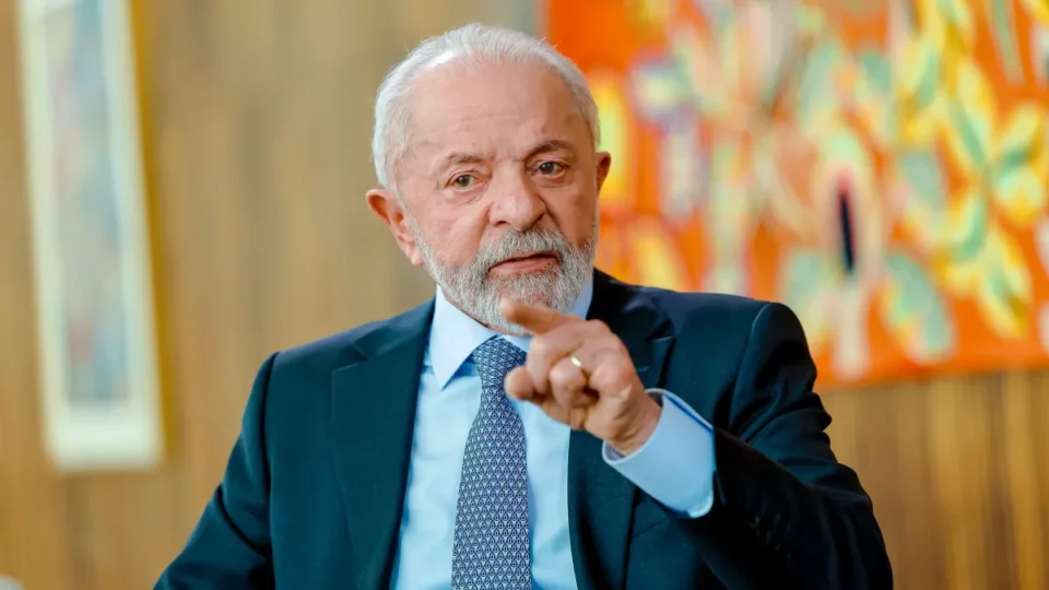 Lula informa à campanha que não irá ao debate da Globo