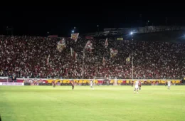 Grêmio enfrenta Vitória em jogo decisivo no Barradão hoje às 20h