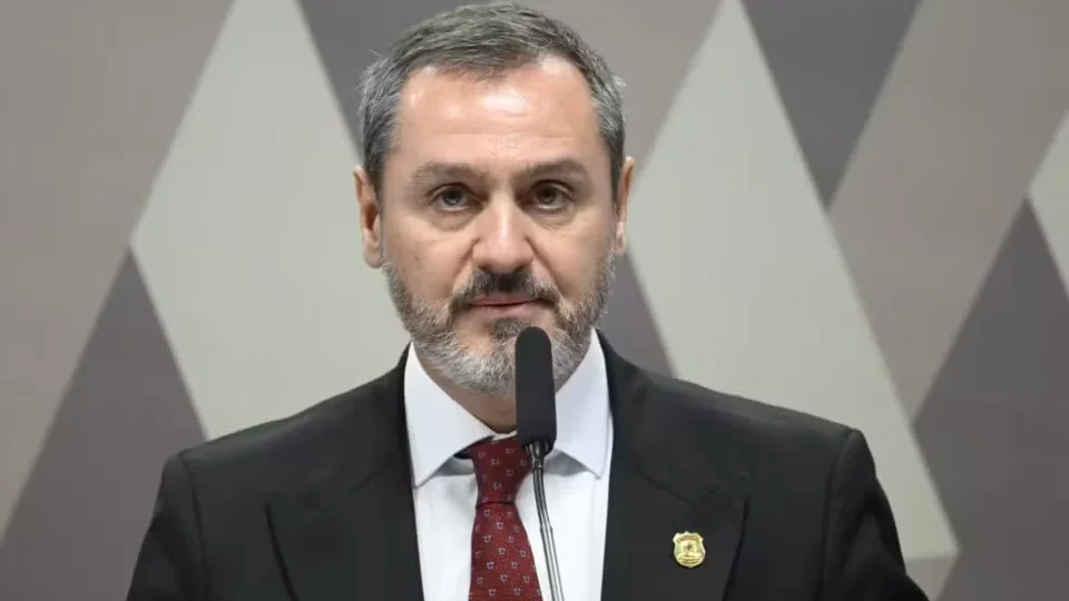 Diretores da PF colocam cargos à disposição após afastamento de Andrei