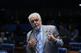 Jaques Wagner se recusou a fornecer senhas de celulares, aponta PF