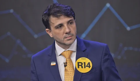 Missão aciona TSE contra posts pagos de perfis estrangeiros favoráveis a Flávio Bolsonaro