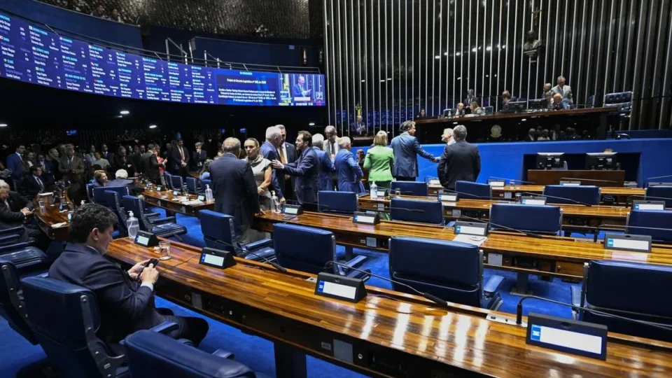 Fim da escala 6×1 pode avançar hoje no Senado. Veja o que muda para o trabalhador