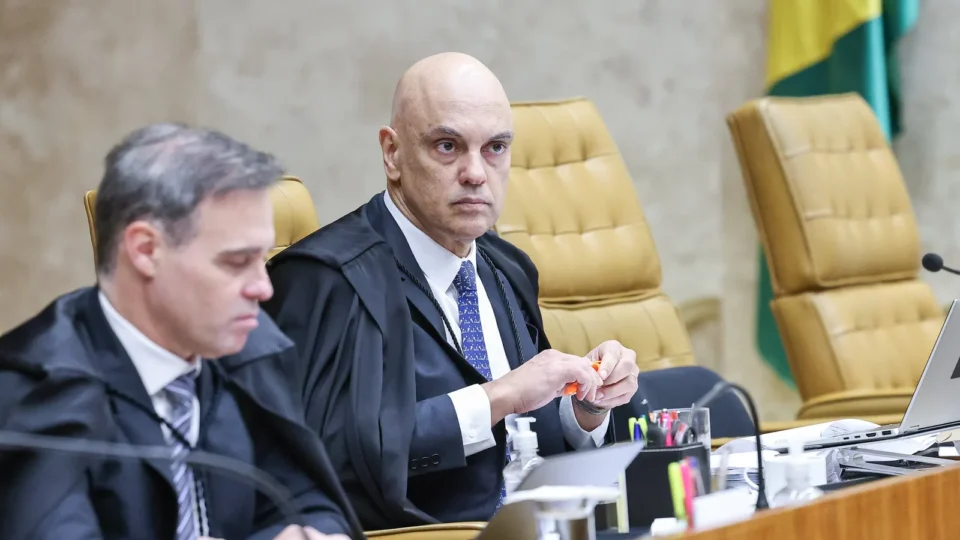 Fachin assume crise entre Moraes e Mendonça no STF
