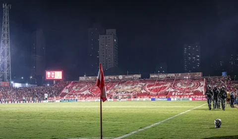 Vila Nova x Londrina: líder da Série B joga hoje às 20h30 no OBA