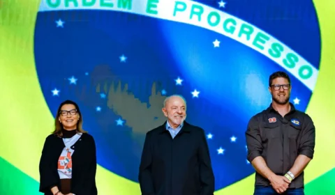 Janja tem filhos e reage a vaias em comício de Lula em Curitiba