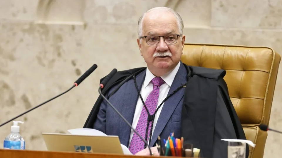Fachin mantém chefe da PF e cobra PGR: crise no STF cresce