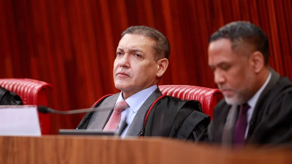 Kassio Nunes cobra STF e alerta risco nas eleições 2026