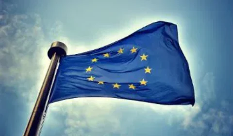Nova lei da União Europeia pode mudar idade para usar redes sociais; veja o que está previsto