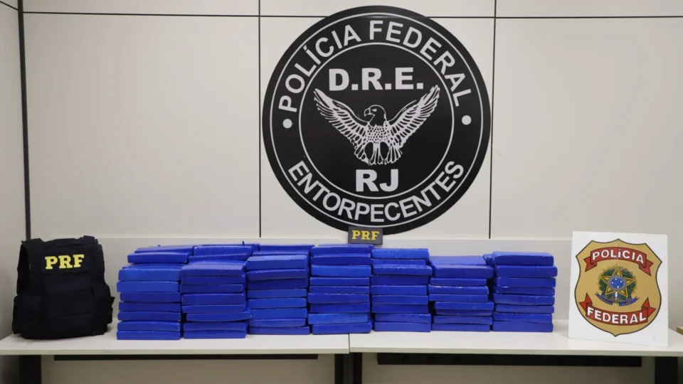 PF, PRF e FICCO prendem três com cerca de 200 kg de maconha na Via Dutra