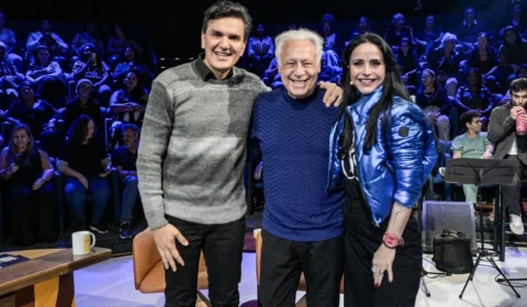 Antônio Fagundes participa de encontro cultural ao lado de Alexandra Martins e Paulo Miklos