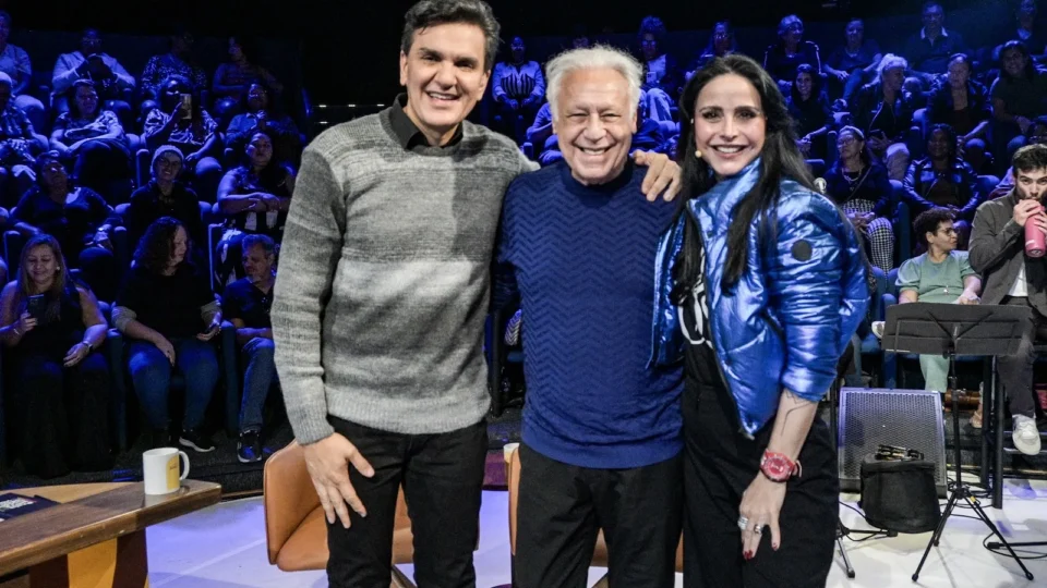 Antônio Fagundes participa de encontro cultural ao lado de Alexandra Martins e Paulo Miklos