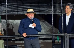 Janja tenta interromper Lula durante fala sobre futebol e fim das bets
